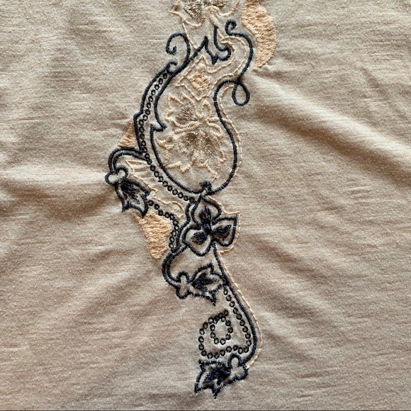 3/$30 Pins & Needles Embroidered Flowers Tank Sz L - Picture 7 of 10